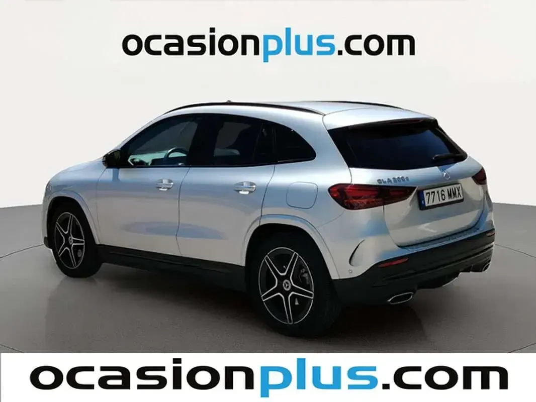 Usado Mercedes GLA200 150 CV (110 kW) 2024 Plateado SUV