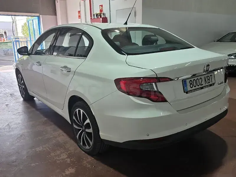 Usado Fiat Tipo Lounge 120 CV (88 kW) 2017 Blanco Familiar