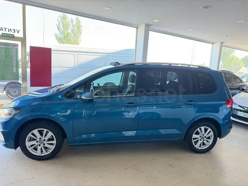 Usado VW Touran Advance 122 CV (89 kW) 2022 Azul Monovolumen