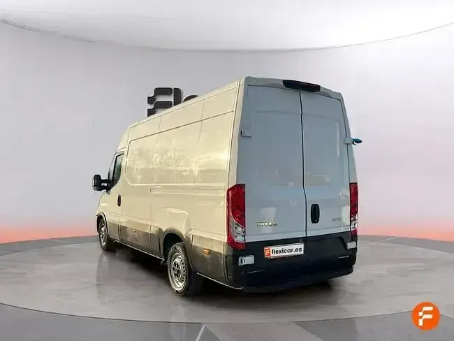 Usado Iveco Daily 156 CV (114 kW) 2023 Blanco Berlina