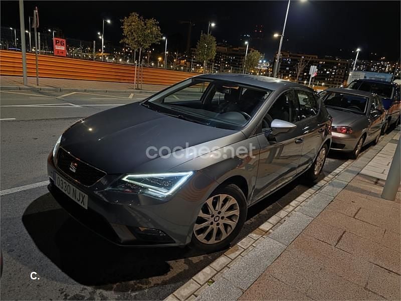Usado Seat Leon Style 105 CV (77 kW) 2015 Gris / plata Berlina