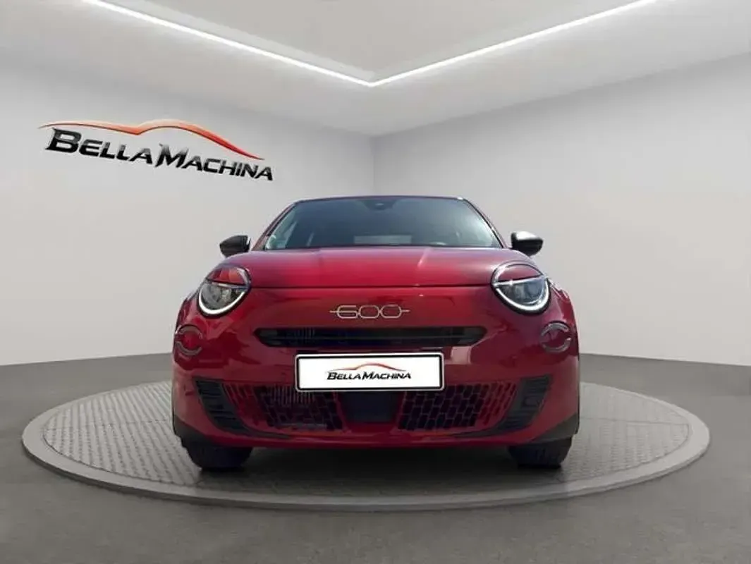Usado Fiat 600 La Prima 101 CV (74 kW) 2025 Rojo SUV