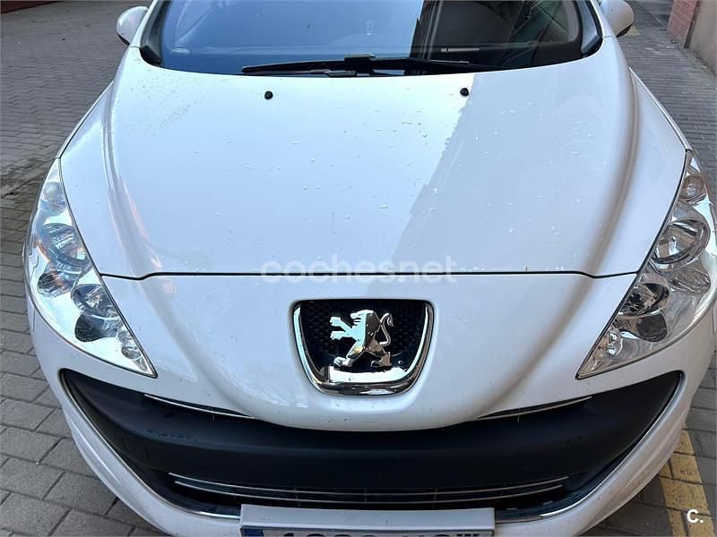 Usado Peugeot 308 SW Sport 120 CV (88 kW) 2011 Blanco Familiar