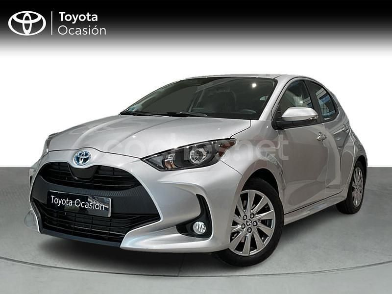 Usado Toyota Yaris Hybrid Active 116 CV (85 kW) 2024 Gris / plata Berlina
