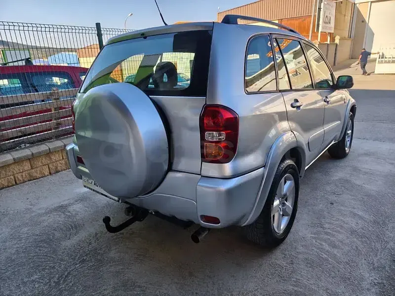 Usado Toyota RAV4 Sol 116 CV (85 kW) 2004 Gris / plata SUV
