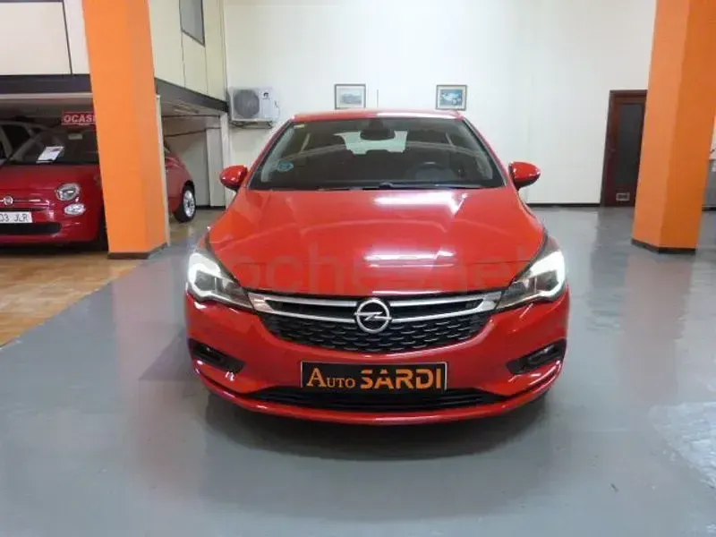 Usado Opel Astra Excellence 140 CV (102 kW) 2016 Rojo Berlina
