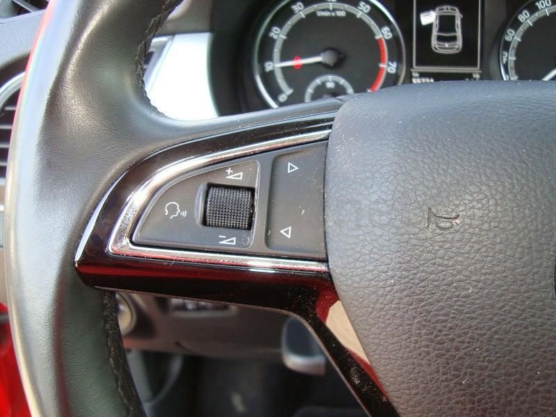 Usado Skoda Fabia 110 CV (80 kW) 2019 Rojo Berlina