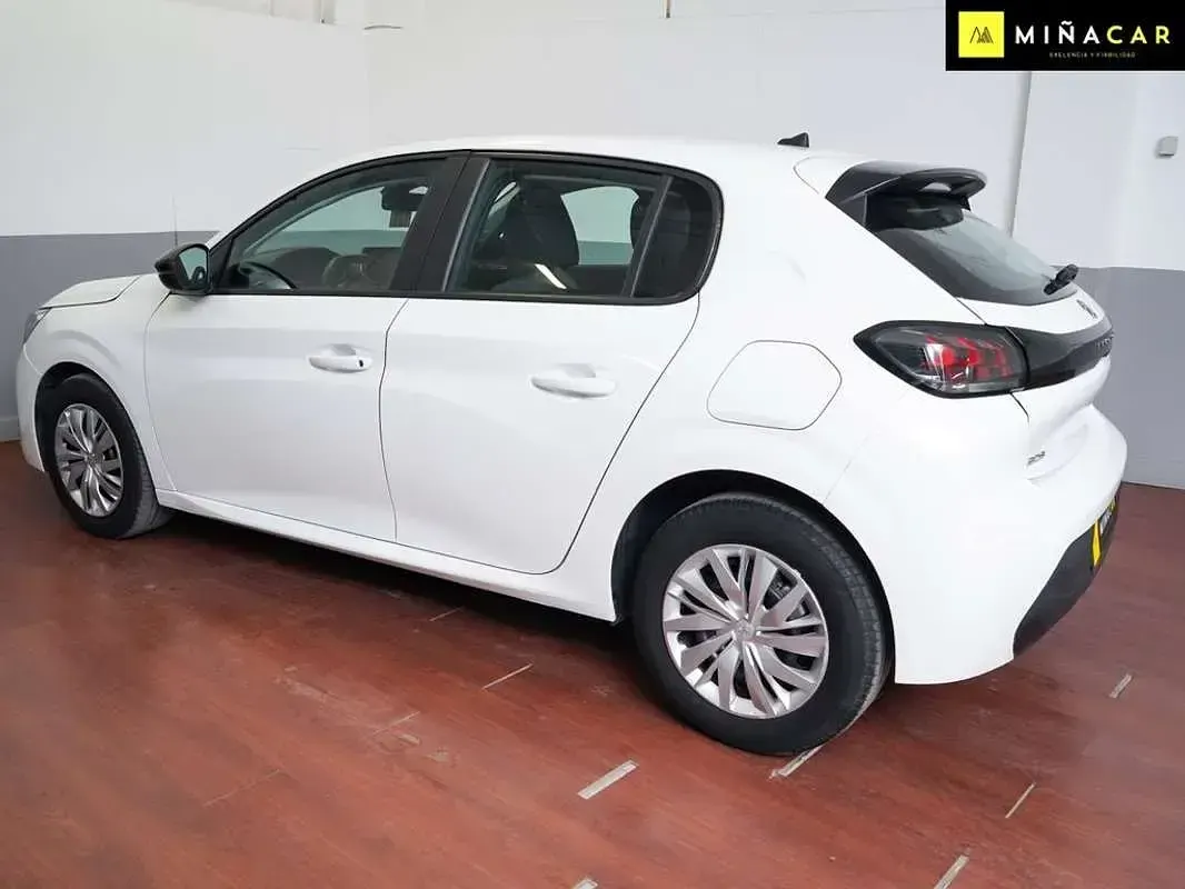 Usado Peugeot 208 Active 102 CV (75 kW) 2022 Blanco Utilitario