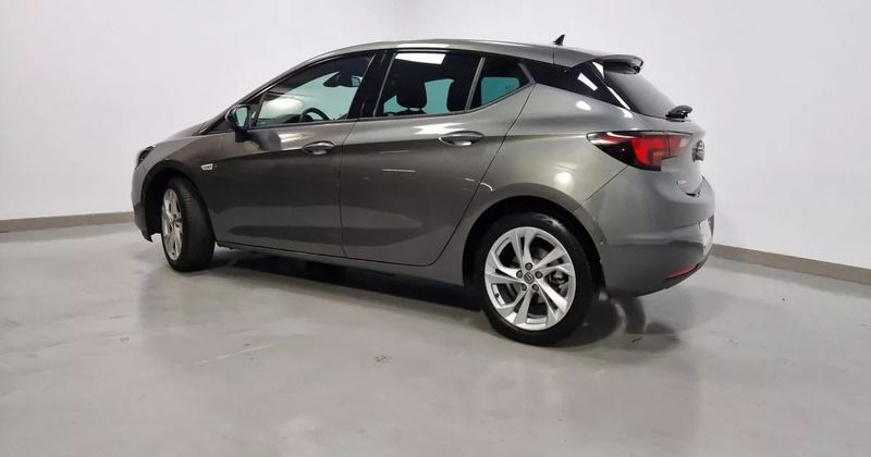 Usado Opel Astra GS Line 122 CV (89 kW) 2021