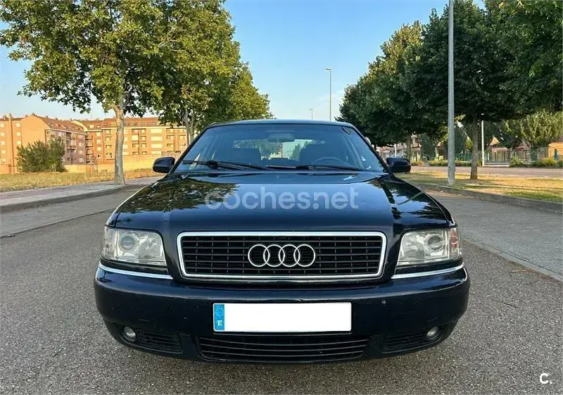 Usado Audi A8 150 CV (110 kW) 2000 Negro Berlina