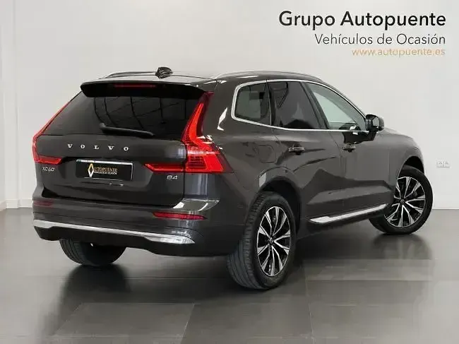 Usado Volvo XC60 Plus 197 CV (144 kW) 2022 Gris SUV