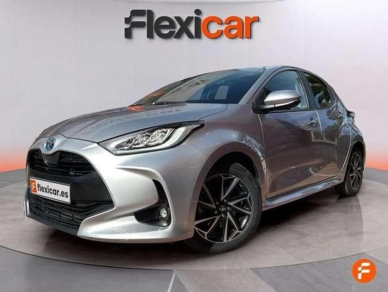 Usado Toyota Yaris Hybrid Active 116 CV (85 kW) 2022 Blanco Utilitario