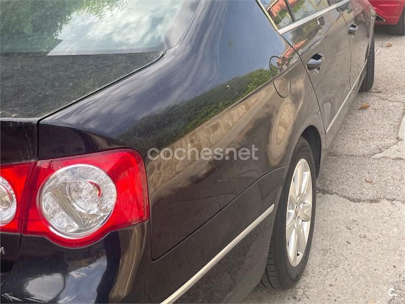 Negro Usado 2006 VW Passat Highline Berlina | 3700 € (Buen precio) - Imagen 1/4