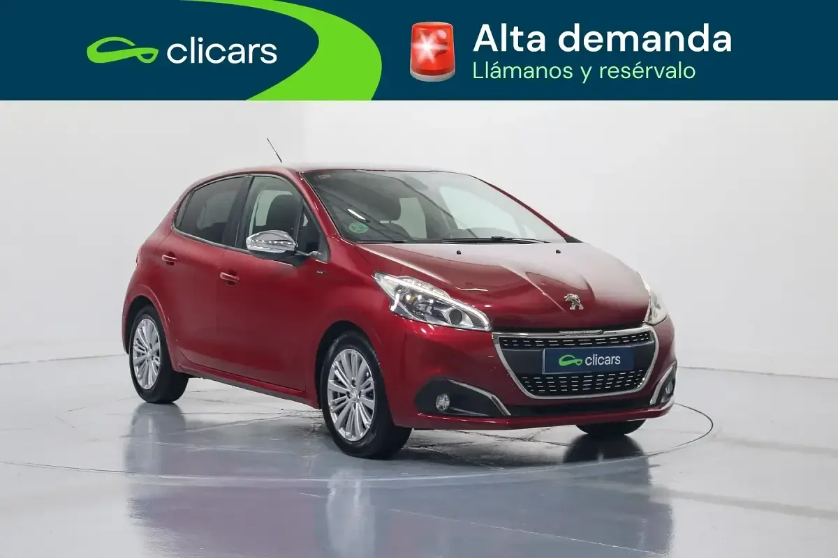 Usado Peugeot 208 Signature Sky 82 CV (60 kW) 2019 Rojo Utilitario