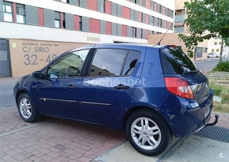 Azul Usado 2006 Renault Clio II Privilege Berlina | 1999 € (Buen precio) - Imagen 1/4