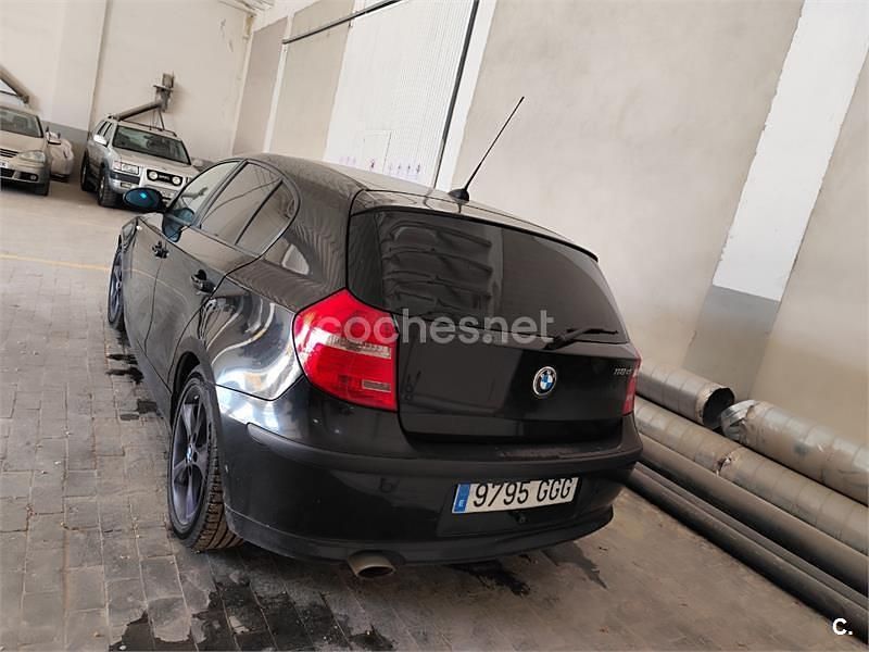 Usado BMW 118 122 CV (89 kW) 2008 Negro Utilitario