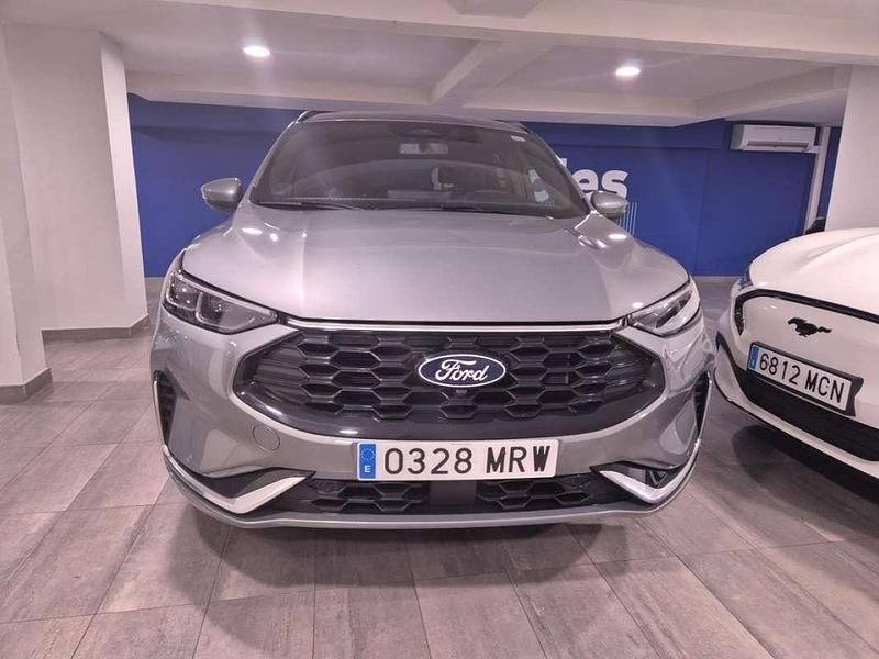 Usado Ford Kuga ST-Line X 224 CV (164 kW) 2024 Plateado SUV