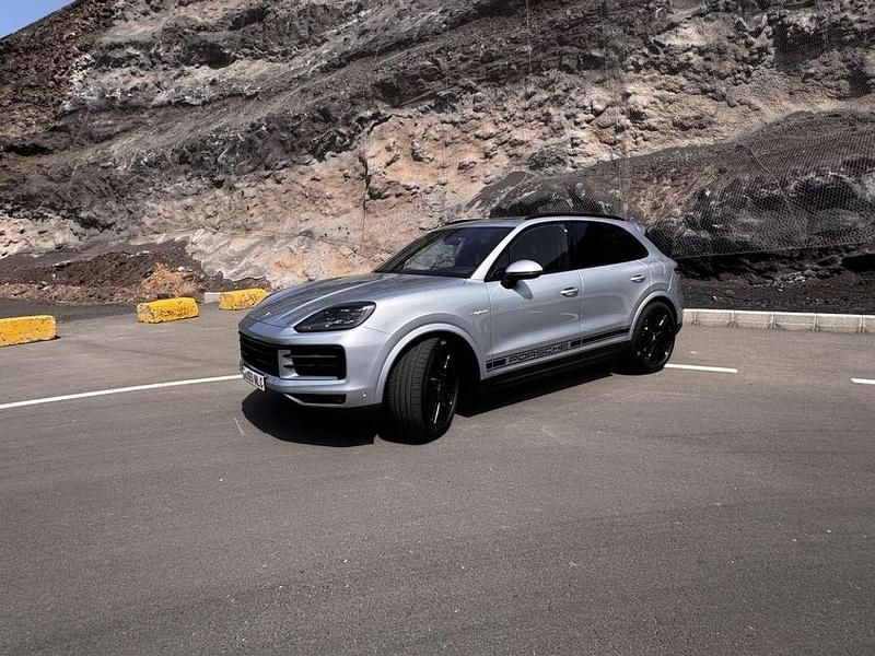 Käytetty Porsche Cayenne 519 HP (381 kW) 2024 Harmaa Katumaasturi