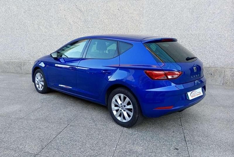 Usado Seat Leon Style 110 CV (80 kW) 2017 Azul Utilitario