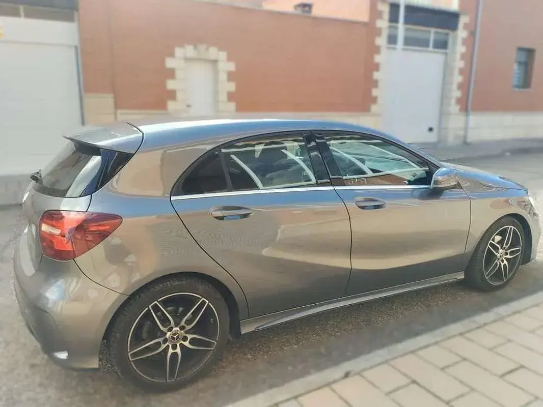 Usado Mercedes A200 139 CV (102 kW) 2018 Gris Utilitario