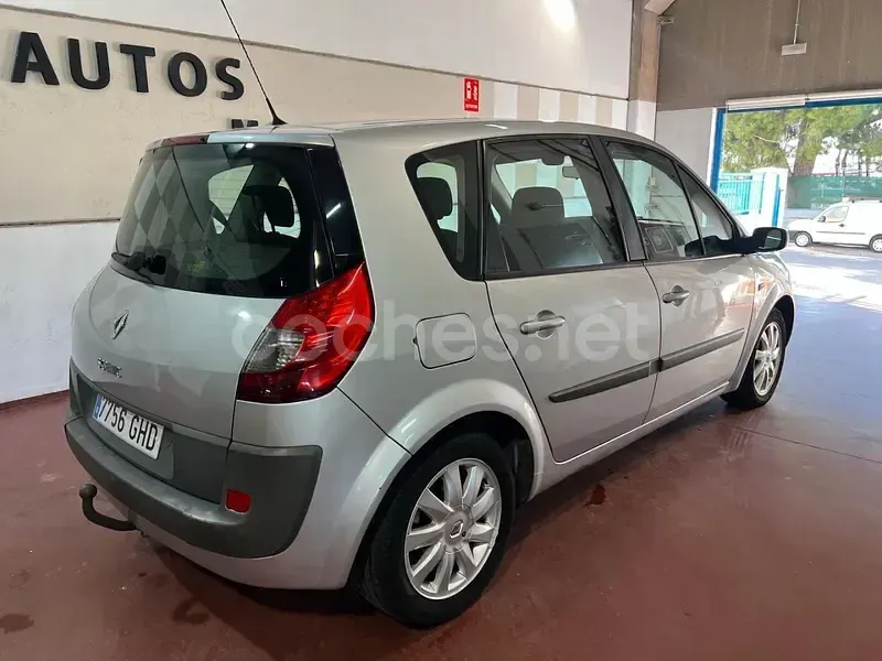 Usado Renault Scénic II 105 CV (77 kW) 2008 Gris / plata Monovolumen