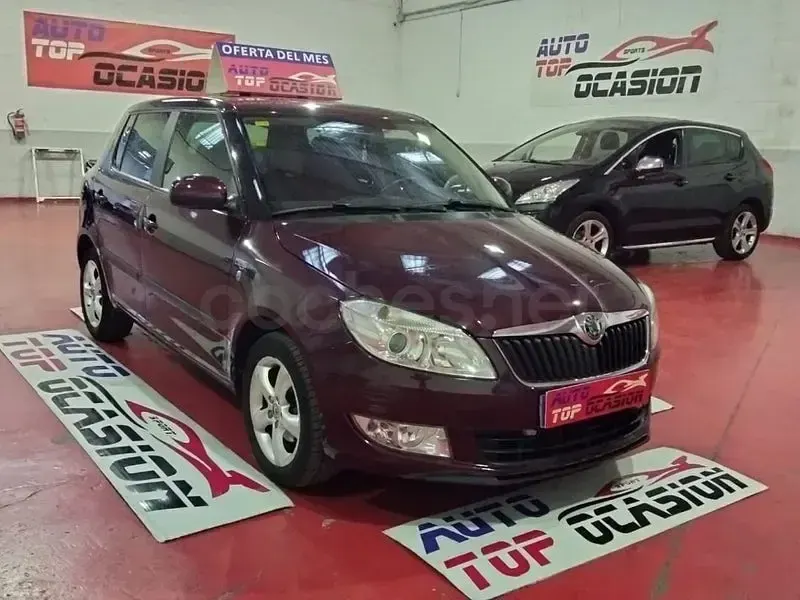 Usado Skoda Fabia Elegance 105 CV (77 kW) 2012 Granate Berlina