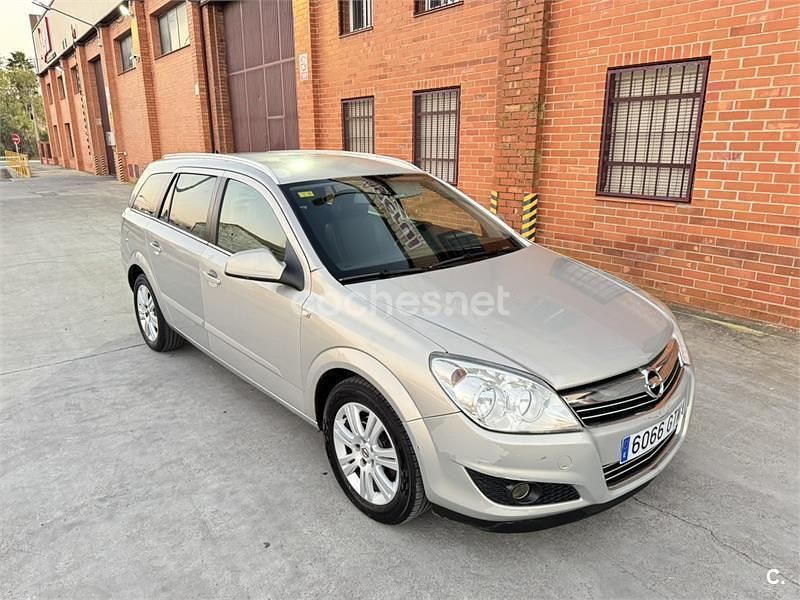 Usado Opel Astra Edition 110 CV (80 kW) 2009 Beige Familiar