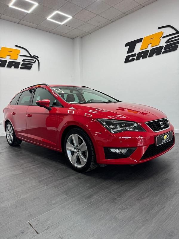 Usado Seat Leon FR 150 CV (110 kW) 2016 Rojo Utilitario