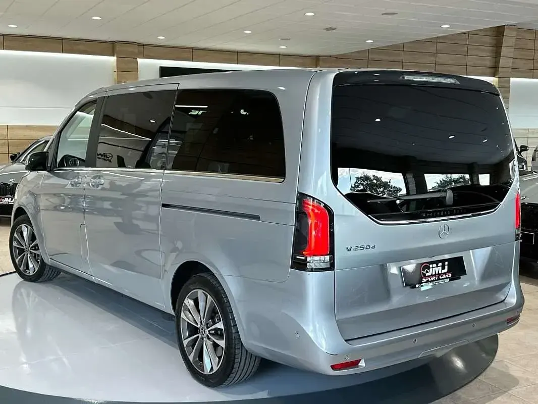 Usado Mercedes V250 Avantgarde 190 CV (139 kW) 2024 Gris Monovolumen