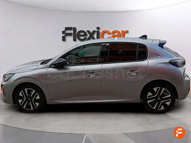 Usado Peugeot 208 Allure 100 CV (73 kW) 2025 Gris / plata Utilitario