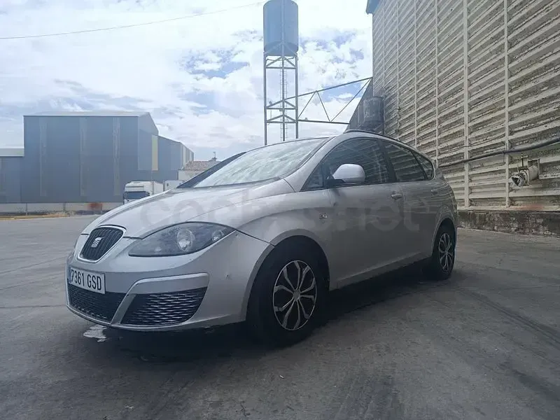 Usado Seat Altea XL 90 CV (66 kW) 2010 Gris / plata Monovolumen