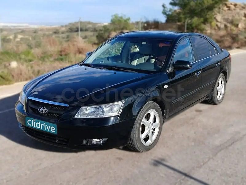 Usado Hyundai Sonata Style 150 CV (110 kW) 2006 Negro Berlina