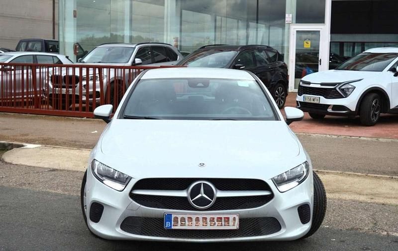 Begagnad Mercedes A180 136 HK (100 kW) 2021 Vit Halvkombi