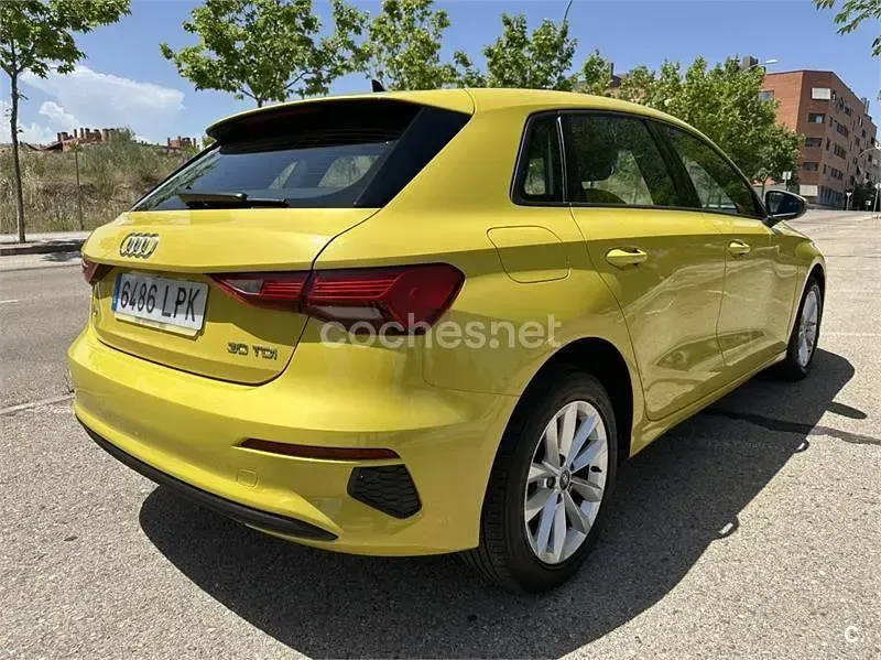 Usado Audi A3 116 CV (85 kW) 2021 Amarillo Berlina