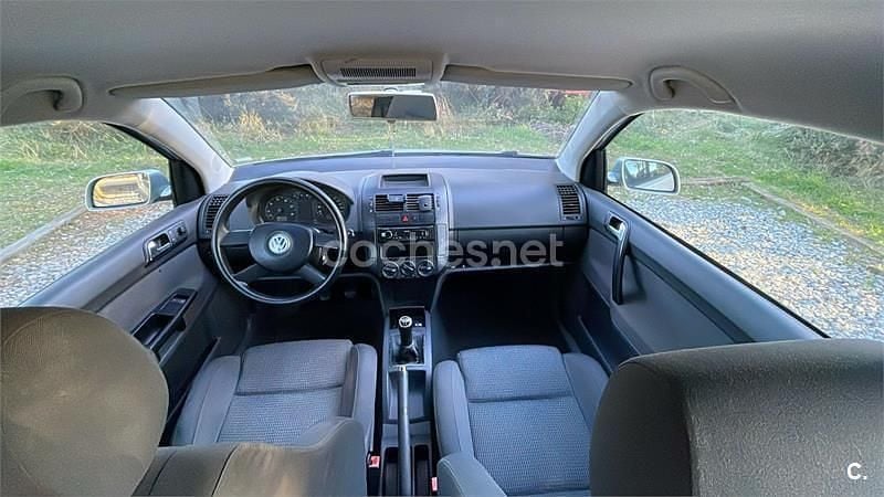 Usado VW Polo Trendline 65 CV (47 kW) 2002 Gris / plata Berlina