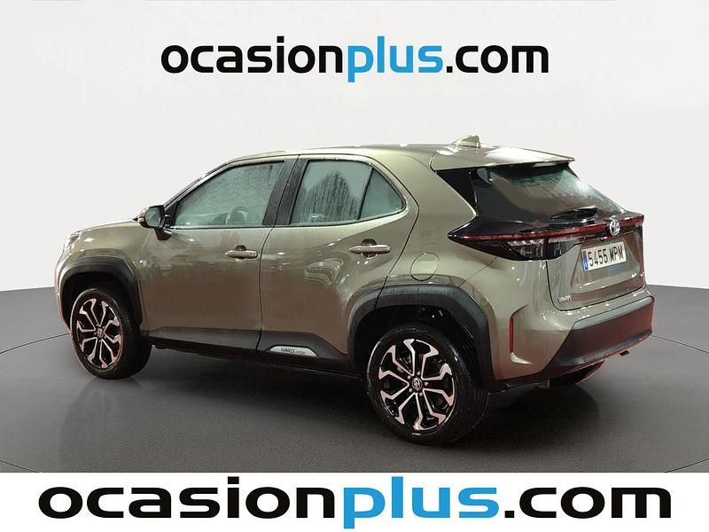 Usado Toyota Yaris Active 116 CV (85 kW) 2024 Marrón Utilitario