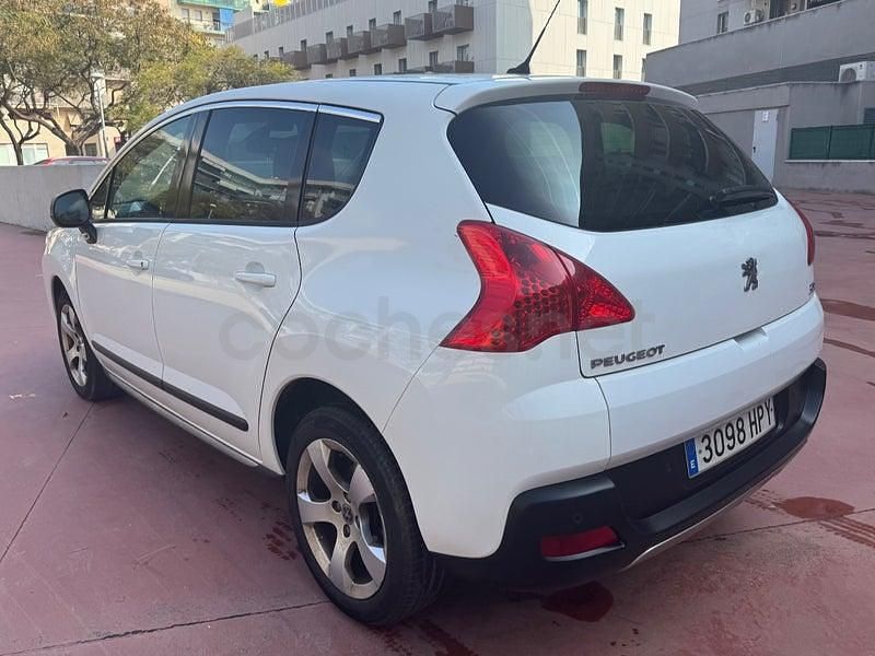 Usado Peugeot 3008 Style 120 CV (88 kW) 2013 Blanco Familiar