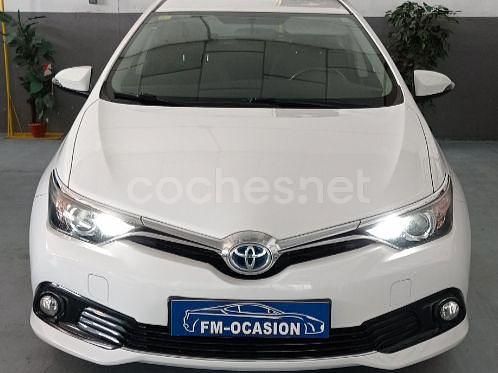 Usado Toyota Auris Hybrid Business Edition 136 CV (100 kW) 2018 Blanco Berlina