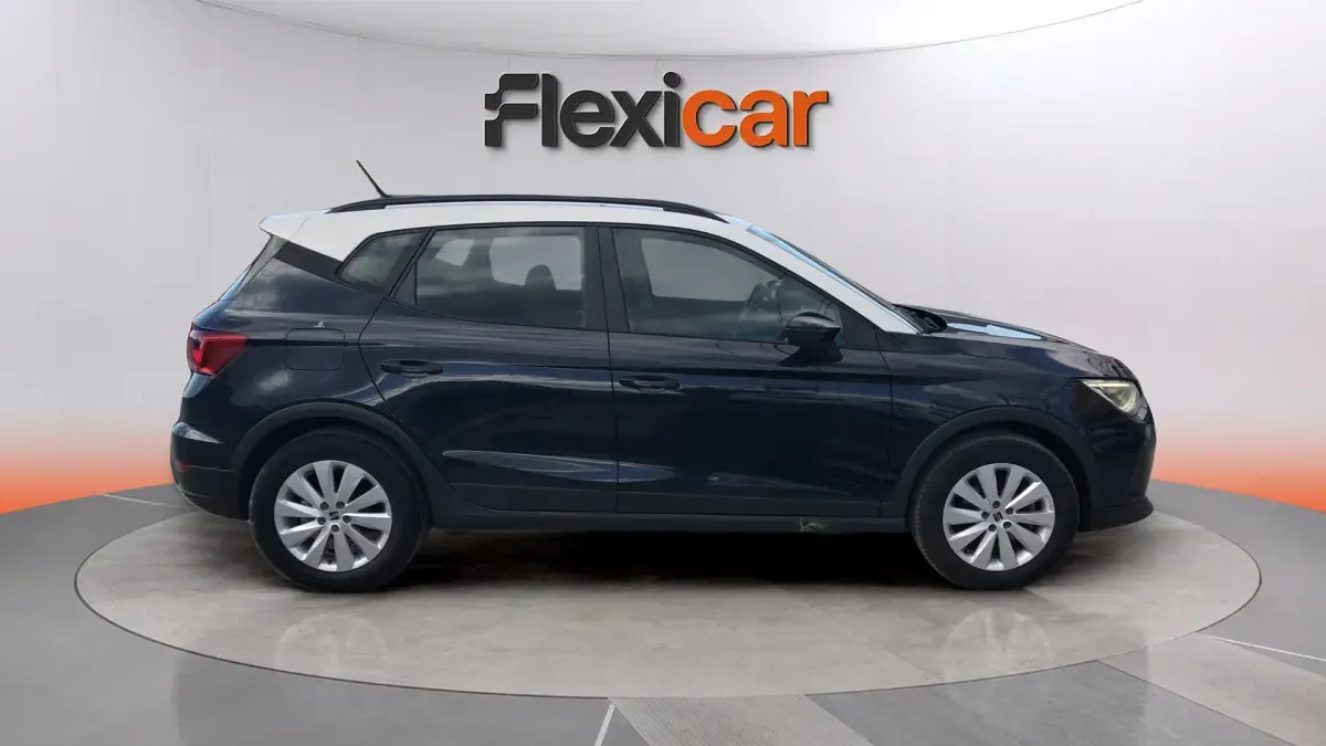 Usado Seat Arona Style 110 CV (80 kW) 2022 Azul SUV