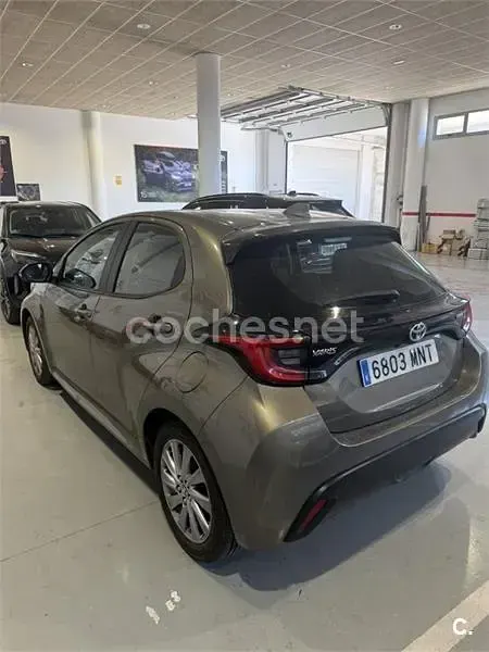 Usado Toyota Yaris Hybrid Style 116 CV (85 kW) 2024 Marrón Berlina