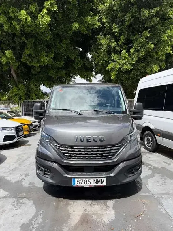 Usado Iveco Daily 179 CV (131 kW) 2021 Gris Van