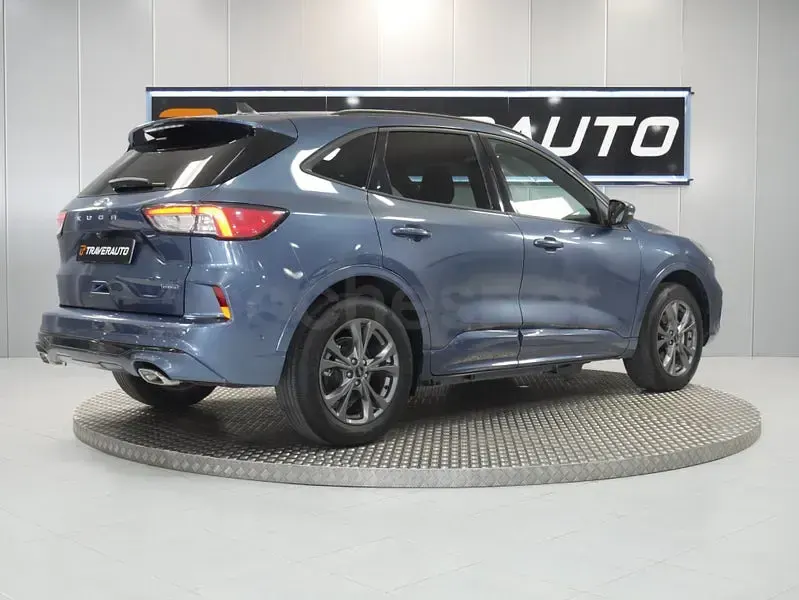 Usado Ford Kuga ST-Line 226 CV (166 kW) 2022 Azul SUV