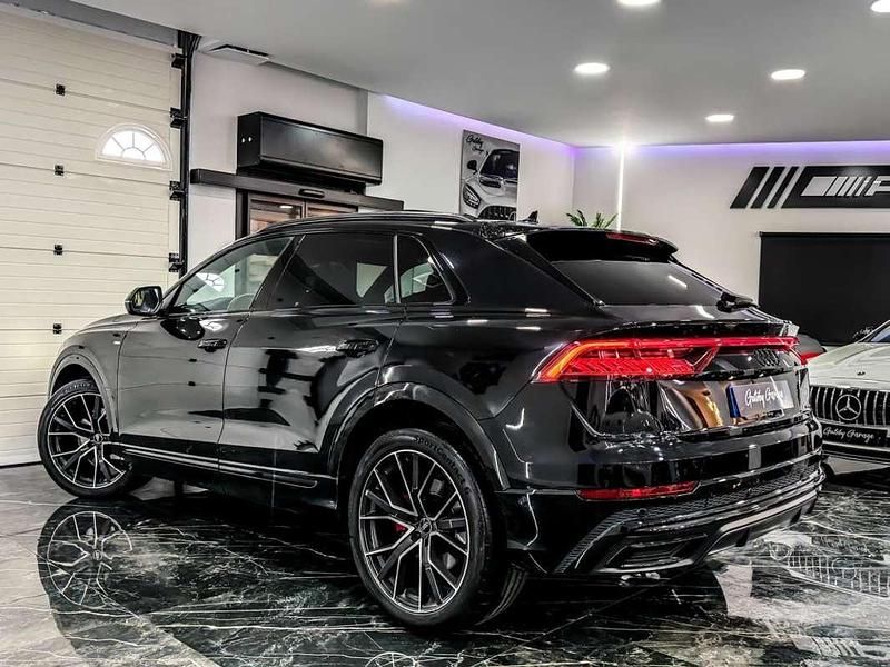 Usado Audi Q8 Ambiente 286 CV (210 kW) 2022 Negro SUV