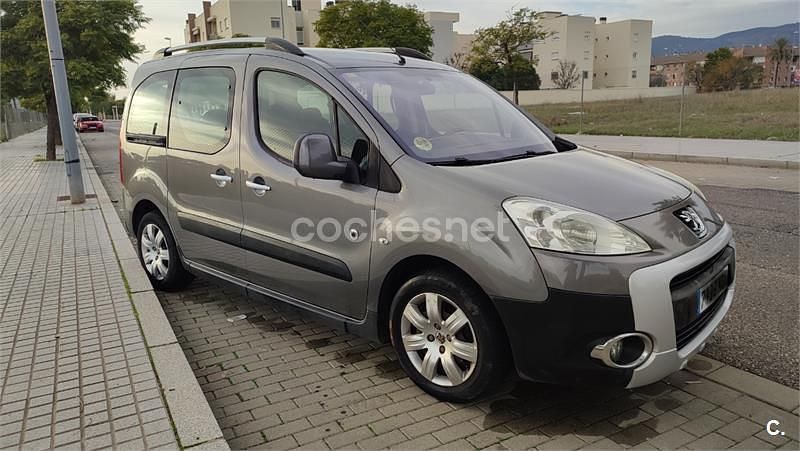 Usado Peugeot Partner Tepee Active 92 CV (67 kW) 2012 Beige Monovolumen