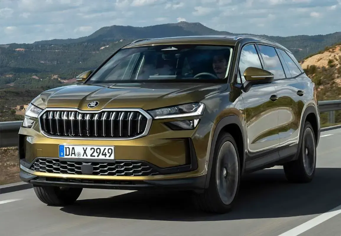 Usado Skoda Kodiaq Selection 150 CV (110 kW) 2025 Plateado SUV