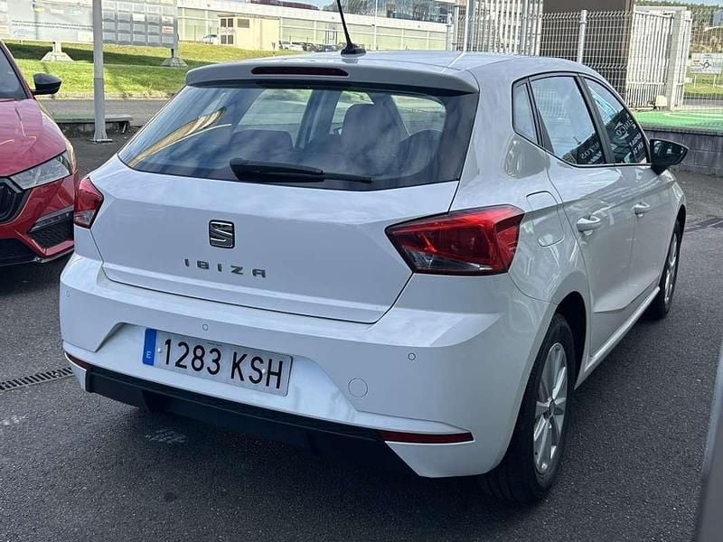 Usado Seat Ibiza Style 95 CV (69 kW) 2018 Blanco Utilitario