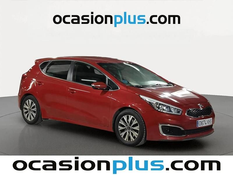 Käytetty Kia Ceed 100 HP (73 kW) 2018 Punainen Viistoperä