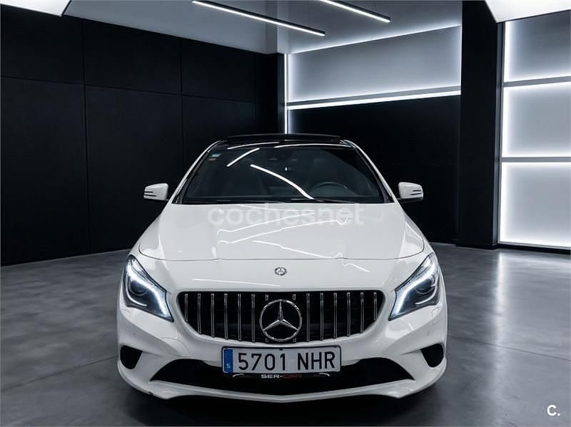 Usado Mercedes CLA180 Shooting Brake AMG line 122 CV (89 kW) 2016 Blanco Familiar
