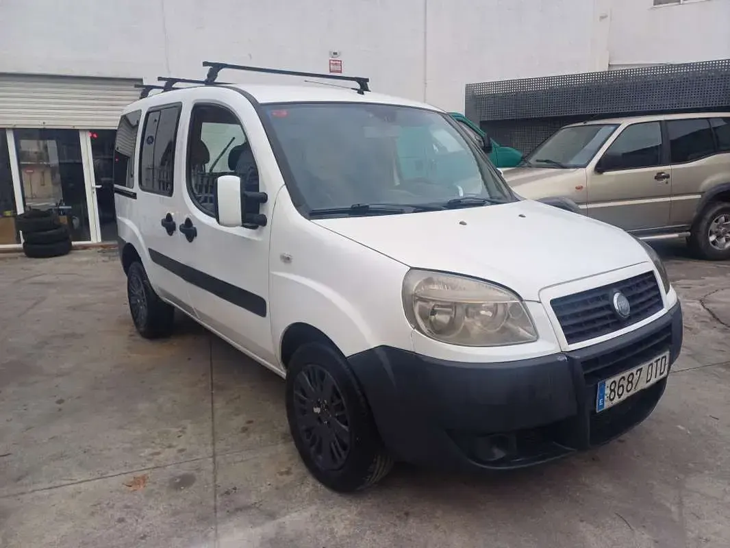 Usado Fiat Doblò Dynamic 75 CV (55 kW) 2005 Blanco Monovolumen