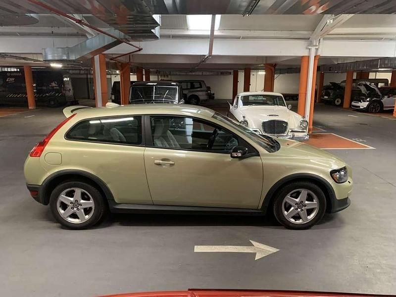 Usado Volvo C30 Summum 179 CV (131 kW) 2007 Amarillo Utilitario